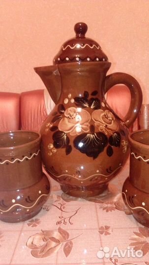 Керамический кувшин и кружки