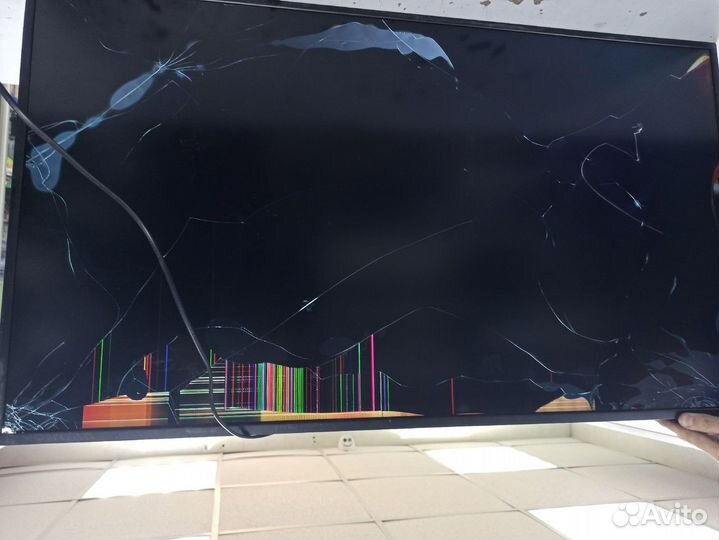 Панель Samsung QM43R битая