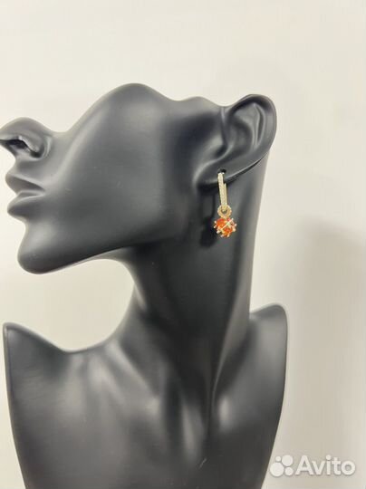 Бижутерия из металла и пластика с кристалами