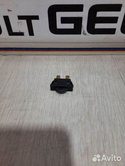 Кнопка бардачка Renault sandero