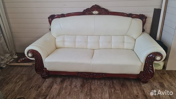 Кожаный диван бу
