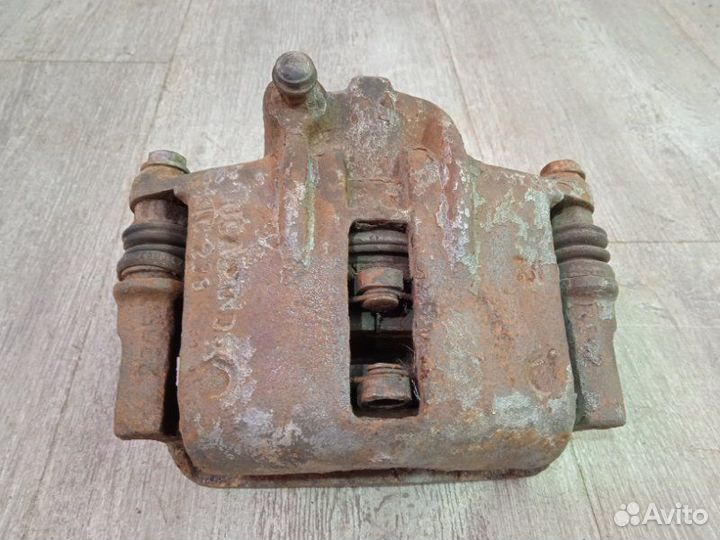 Суппорт передний правый Skoda Felicia 1 1999