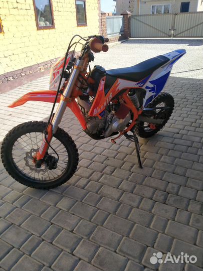 Продам питбайк Avantis Lux 150cc,17/14