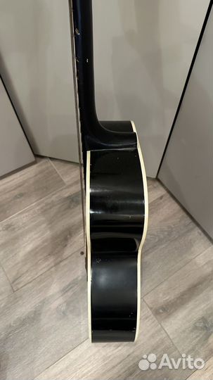 Акустическая гитара