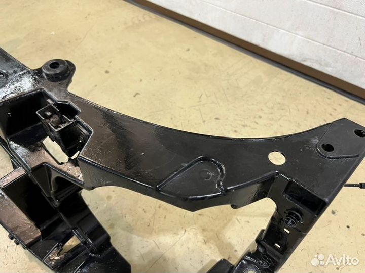 Телевизор передний Land Rover Discovery 4