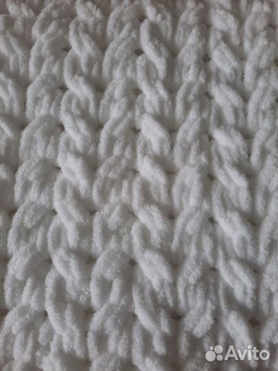 Белый плюшевый плед-покрывало