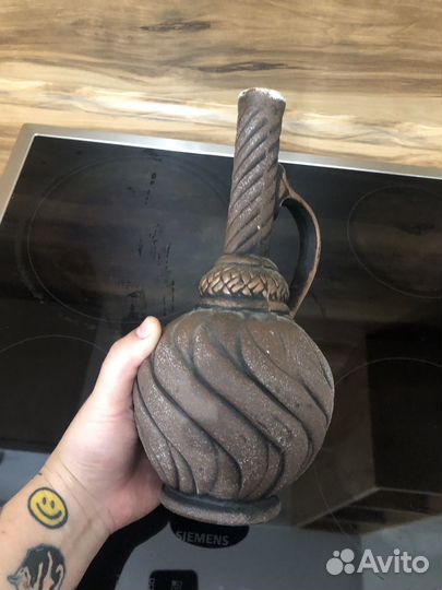 Глиняный кувшин для вина