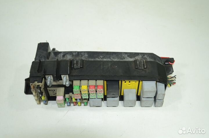 Блок предохранителей салонный Ford Escape 1 2.3