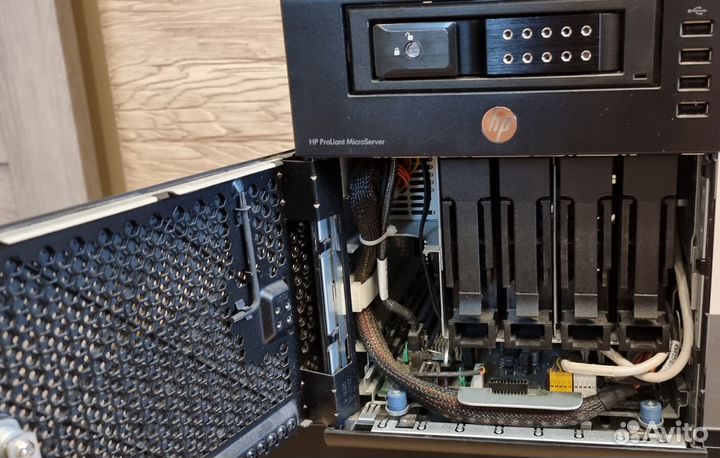 HP Proliant MicroServer G7 (N36L)