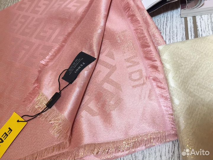 Платок 140*140 Fendi, с золотой нитью