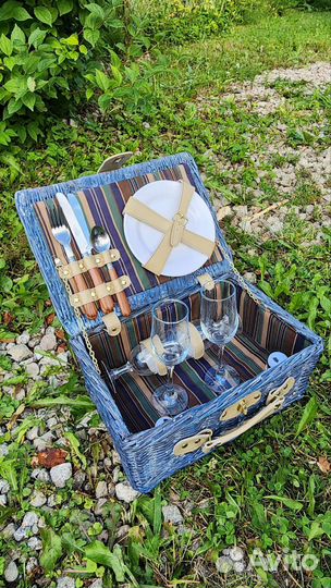 Корзина для пикника с посудой