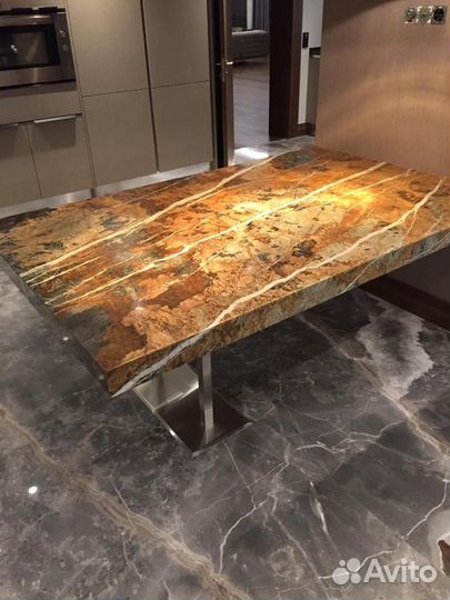 Стол с каменной столешницей. Декор на стену. Оникс