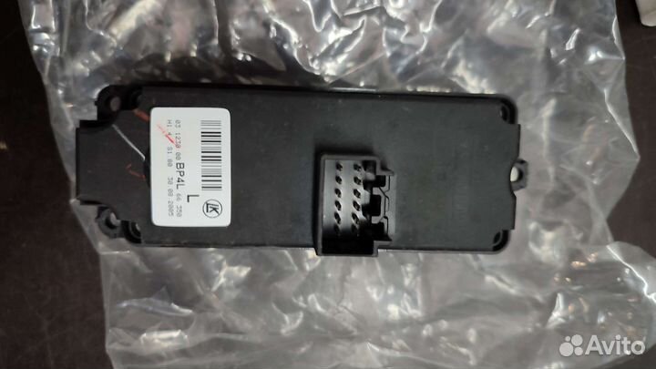 Блок кнопок стеклоподъëмников Мазда 3