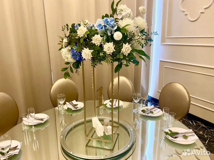 Композиции, Оформление магазина,Цветы на стойке