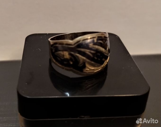 Кольцо с эмалью из серебра 925