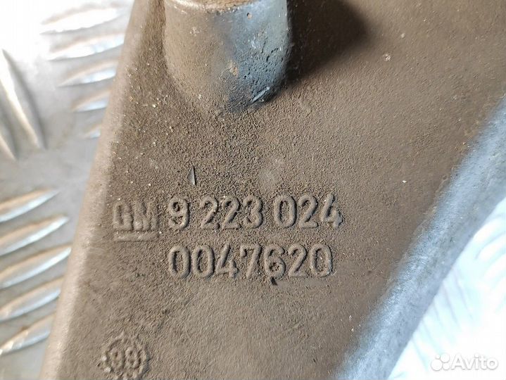 Кронштейн генератора Opel Vectra B