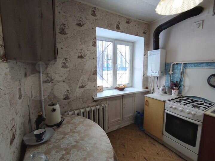 3-к. квартира, 54 м², 1/4 эт.