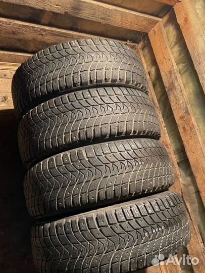 Michelin X-Ice North 3 215/60 R16