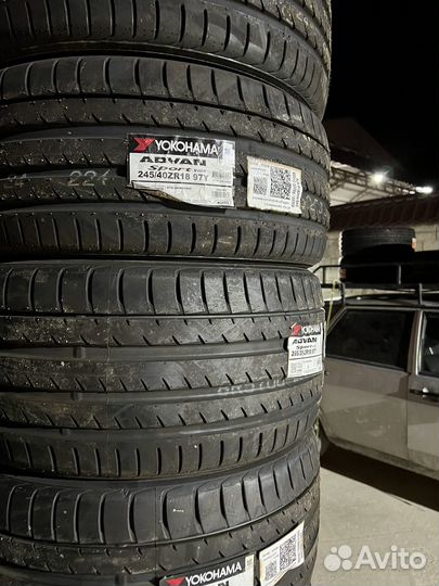 Yokohama Advan Sport V105 245/40 R18 и 265/35 R18 79Y