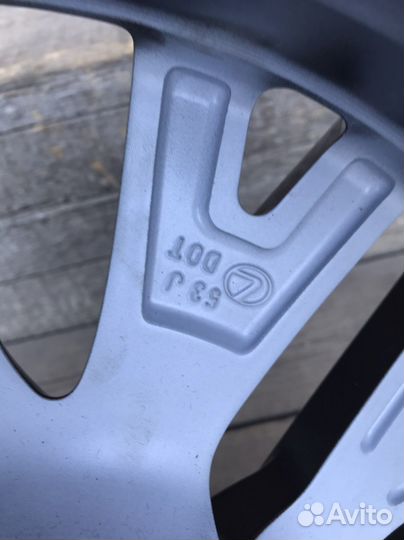 Один диск R17 Lexus ES