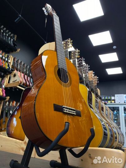 Yamaha CG142C классическая гитара массив (Новая)