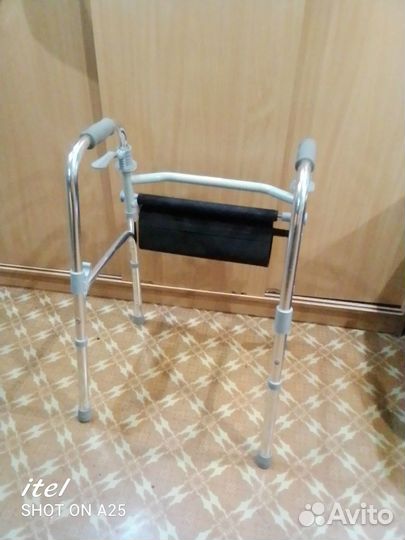 Продать инвалидную коляску