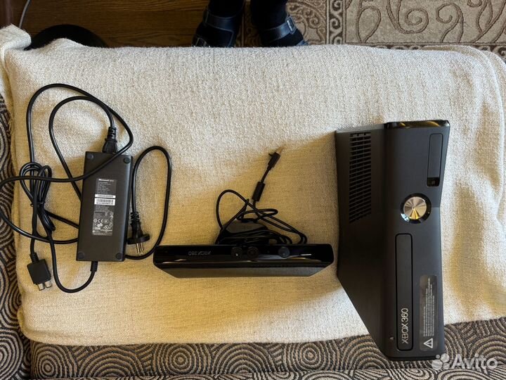 Xbox 360 S с Kinetic