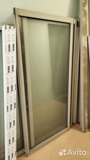 Окно с рамой