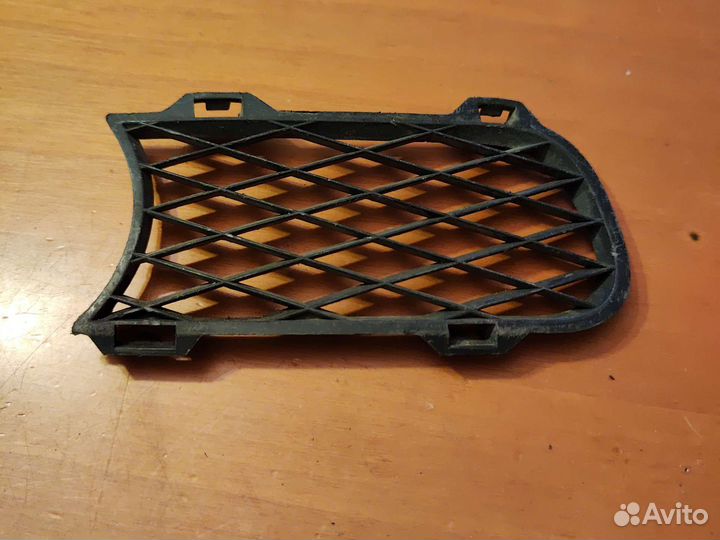 Решетка в бампер 7L6853682A