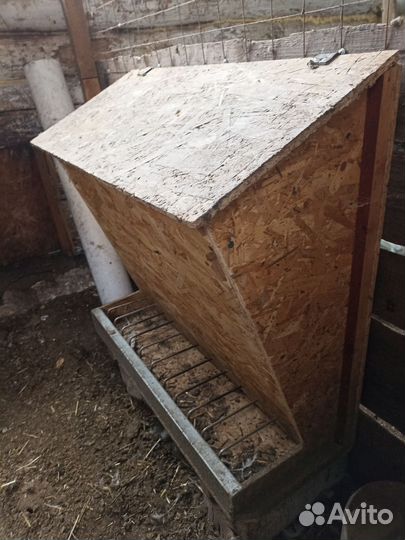 Гнездо для кур с яйцесборником