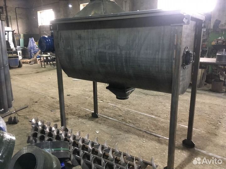 Смеситель кормов горизонтальный в ассортименте