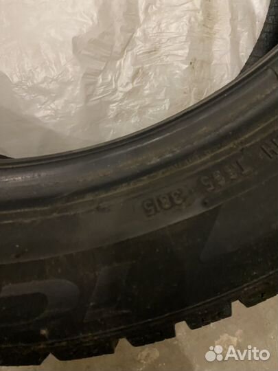 Pirelli Ice Zero 215/50 R17