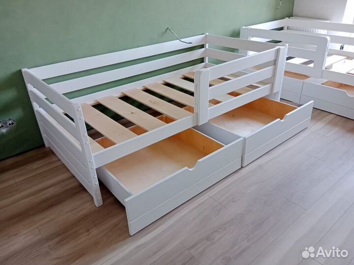Детская кровать с массива дерева