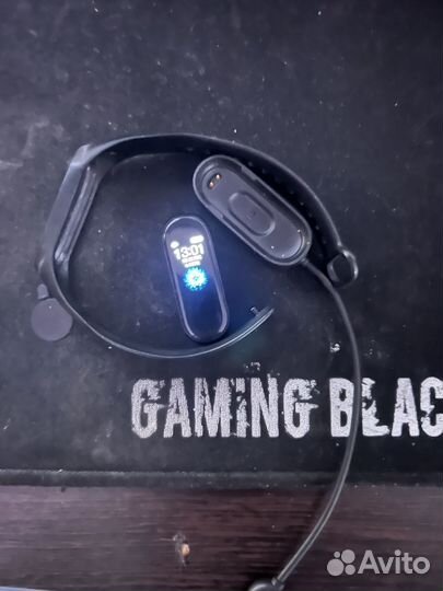 Xiaomi mi band 4 с зарядкой