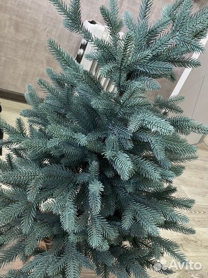 Новая фирменная голубая ель литая