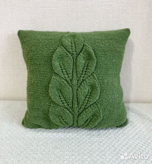 Декоративная вязаная наволочка