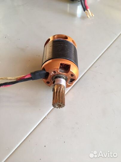 Электродвигатель для модели вертолета