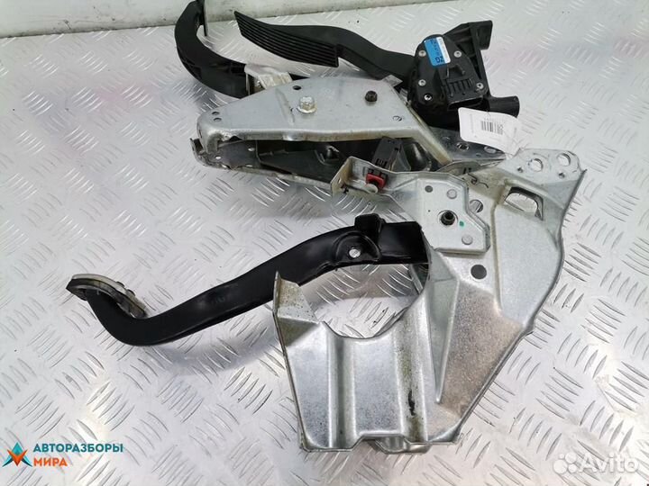 Педаль Opel Astra G 2005