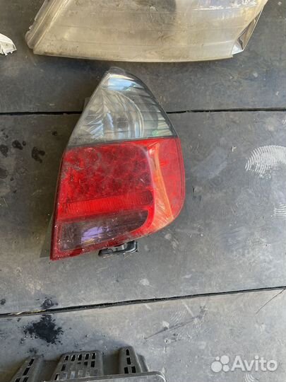 Фонарь honda fit