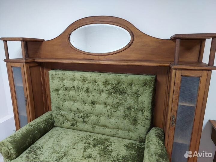 Шикарный старинный диван