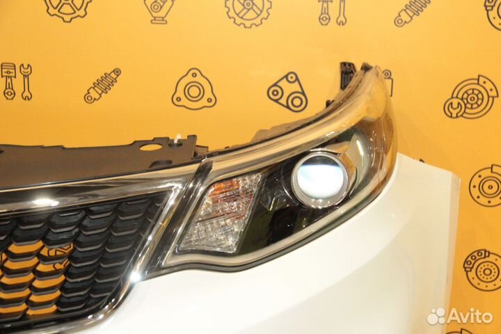Передний бампер белый Kia Rio 3 2015 - 2017 год