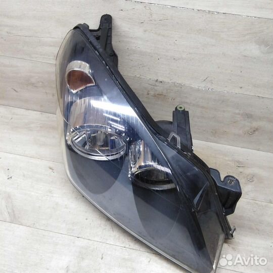 Фара передняя правая Opel Astra h