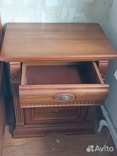 Тумба прикроватная