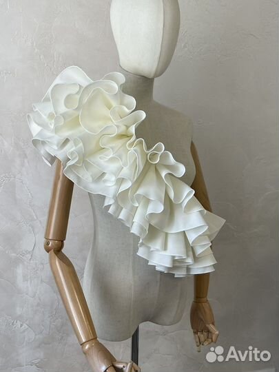 Баска, аксессуар с воланом