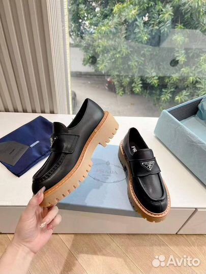 Женские лоферы Prada