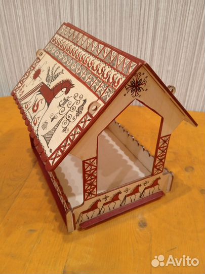 Кормушка для птиц уличная