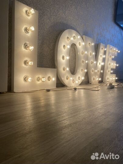 Светящиеся буквы love