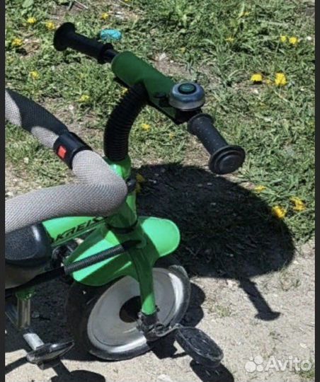 Трехколесный велосипед с ручкой