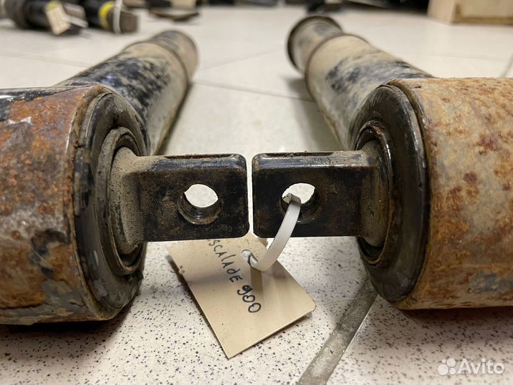 Стойки передние Cadillac Escalade GMT 900