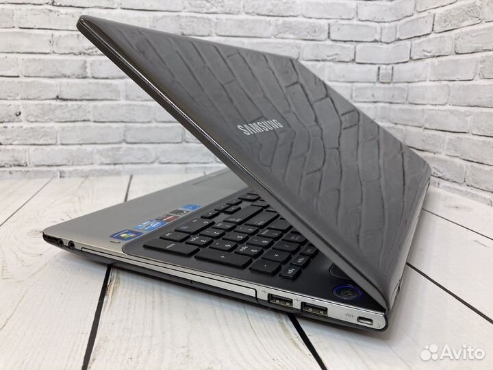 Игровой ноутбук Samsung i5/8gb/SSD/2gb видео/гаран